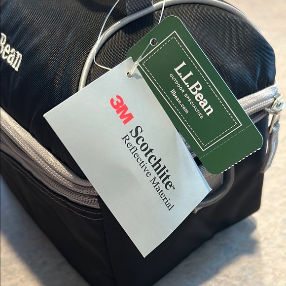 New with tags LL bean insulated lunch bag with removable cross body strap - Picture 2 of 4